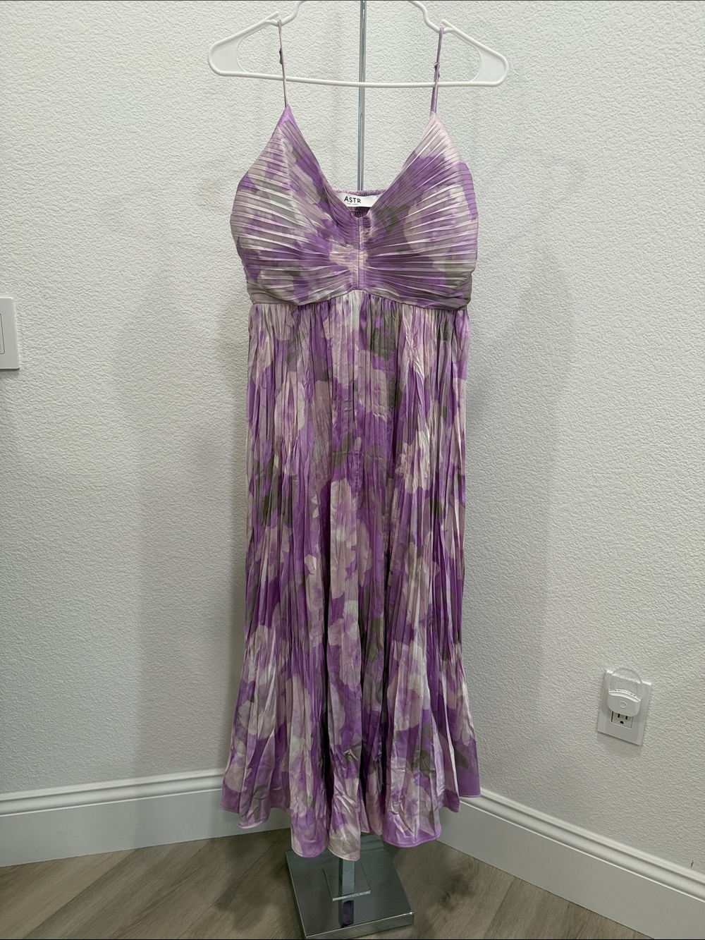 Astr Lilac Floral Spaghetti-Strap Midi Dress - Picture 3 of 3